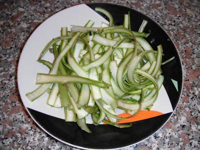 Insalata croccante fuori stagione (asparagi e mazzancolle) e una coccola di bellezza low cost!