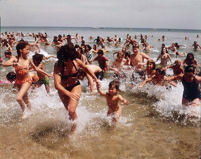 LO SQUALO O DI COME SPIELBERG SVUOTO’ LE SPIAGGE