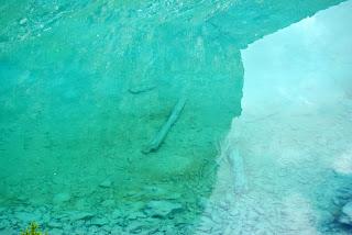 Il Lago Blu, adagiato ai piedi del Monte Rosa.