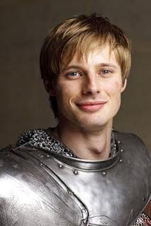 Bradley James: il biondino fighettino di Merlino