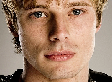 Bradley James: il biondino fighettino di Merlino