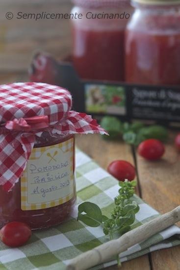 Passata di pomodoro fatta in casa su Semplicemente Cucinando