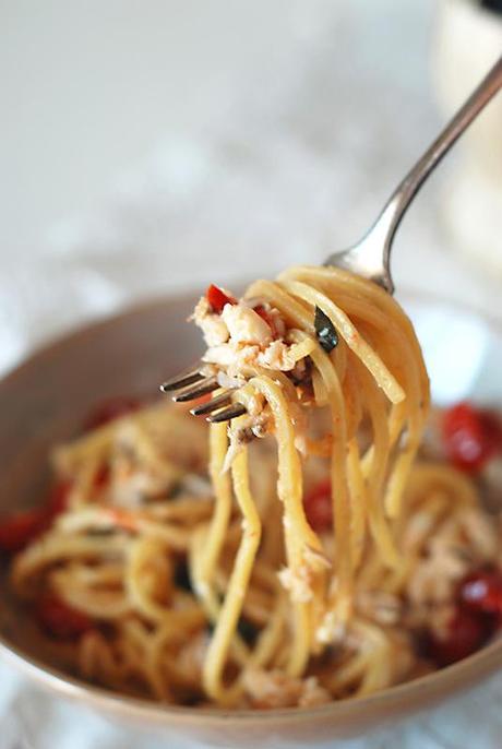 Tonnarelli con gallinella, pomodorini e basilico