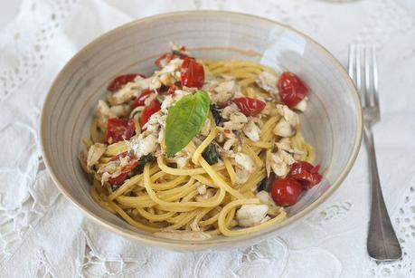 Tonnarelli con gallinella, pomodorini e basilico