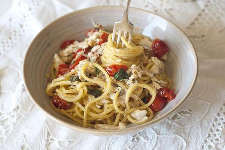 Tonnarelli con gallinella, pomodorini e basilico