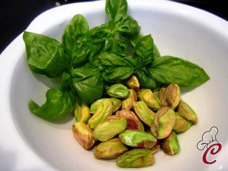 Chioccioline di bresaola, melanzane e pesto di pistacchi: gli ultimi bocconi d'estate che lasciano una scia di nostalgia