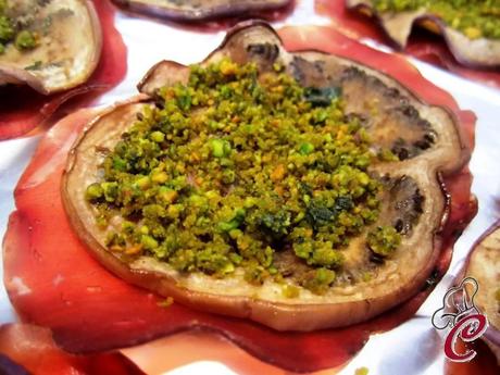 Chioccioline di bresaola, melanzane e pesto di pistacchi: gli ultimi bocconi d'estate che lasciano una scia di nostalgia