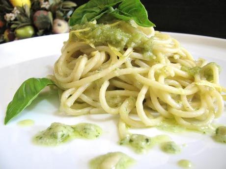 TEMA: PRIMO GIORNO DI SCUOLA. SVOLGIMENTO... - SPAGHETTI AL PESTO DI MANDORLE ED ERBETTE CON NOTA DI LIMONE