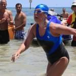 Diana Nyad, 64 anni, nuota da Cuba alla Florida senza gabbia anti squali (Video)