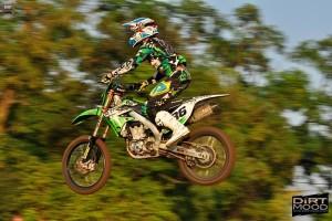 kawasaki-supercross-per-luca-bony-36-vince-e-regala-show-in-una-serata-fantastica-