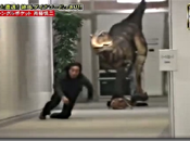 Video: Giappone Candid camera dinosauro ufficio