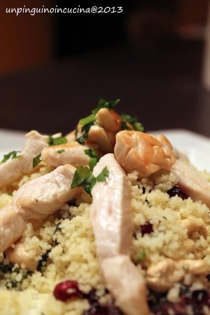 Couscous con pollo, anacardi e cranberries