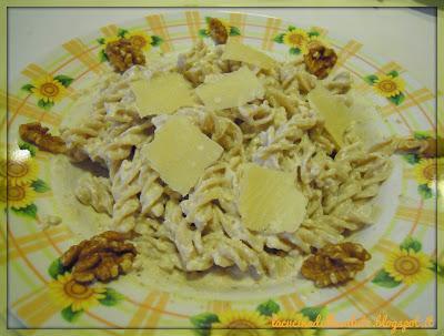 Fusilli trafilati al bronzo ricotta e noci Fusilli trafilati al bronzo ricotta e noci