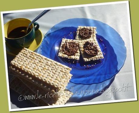 Merenda con pane azzimo, crema di cacao e semi di lino (5)