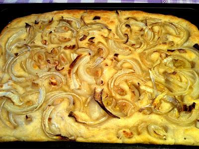 Focaccia alle cipolle con pasta madre