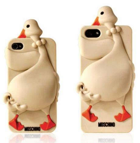 moschino-luisa-iphone-5-cover