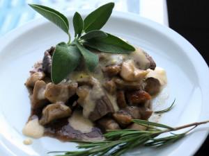 Filetto di manzo con porcini e fontina