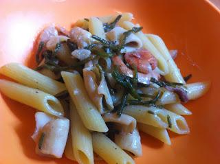 PENNE RIGATE CON GAMBERI, CALAMARI E SALICORNIA O ASPARAGI DI MARE