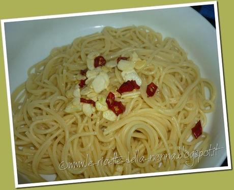Spaghetti aglio, olio e peperoncino (10)