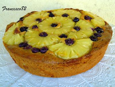 Torta di ananas, pistacchi e mirtilli