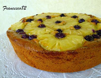 Torta di ananas, pistacchi e mirtilli