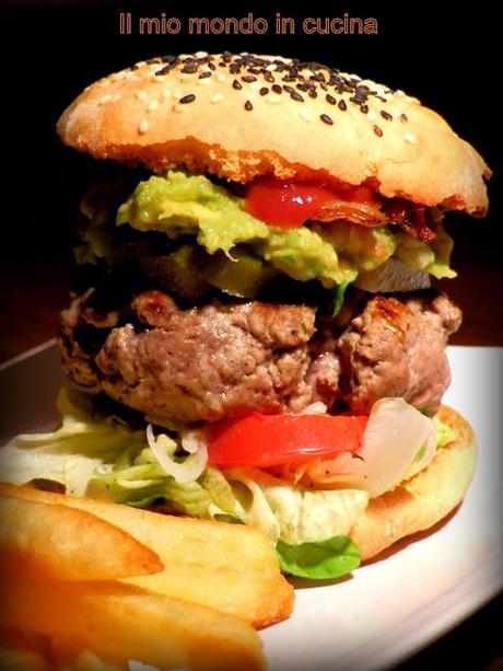 HAMBURGER di manzo con GUACAMOLE