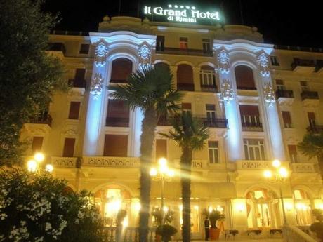 SOGGIORNO AL GRAND HOTEL NELLA RIMINI DI FELLINI