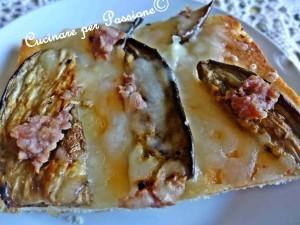 pizza con melanzane e salsiccia