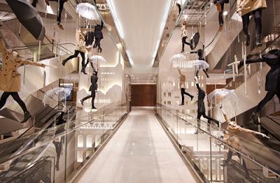 Burberry loves Printemps : iconico British in Paris