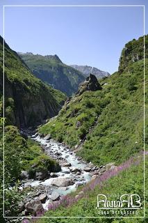 Rifugio Andolla: Sotto il sole e sotto la pioggia.