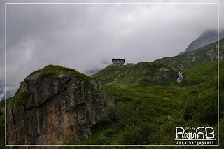 Rifugio Andolla: Sotto il sole e sotto la pioggia.