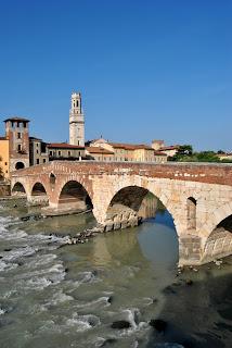 A Verona, seguendo l'Adige.