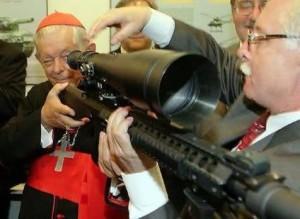 Le combriccole vaticane tra soldi sporchi, fabbriche d’armi e preservativi… E i bigotti ignorano