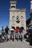 Piloti in sella, Crutchlow e Bautista pedalano al Motogp San Marino Ride