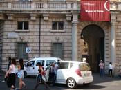 Tassinari sosta davanti museo roma! area pedonale. sticazzi!"