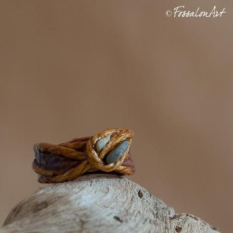 Anello in corda e sassolini