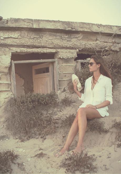 lovehandmade_barbara valentina grimaldi_outfit summer 2013_ZARA_white shirt_anchor_lace espadrillas_rayban