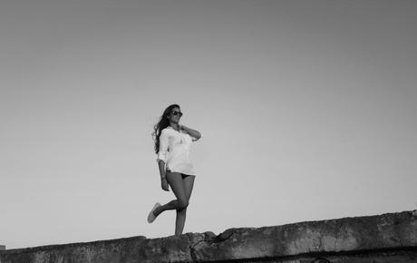 lovehandmade_barbara valentina grimaldi_outfit summer 2013_ZARA_white shirt_anchor_lace espadrillas_rayban