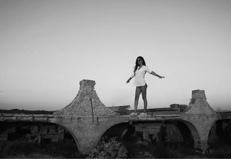 lovehandmade_barbara valentina grimaldi_outfit summer 2013_ZARA_white shirt_anchor_lace espadrillas_rayban