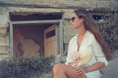 lovehandmade_barbara valentina grimaldi_outfit summer 2013_ZARA_white shirt_anchor_lace espadrillas_rayban