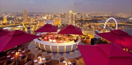 La terrazza del Ku de ta sulla baia di Singapore