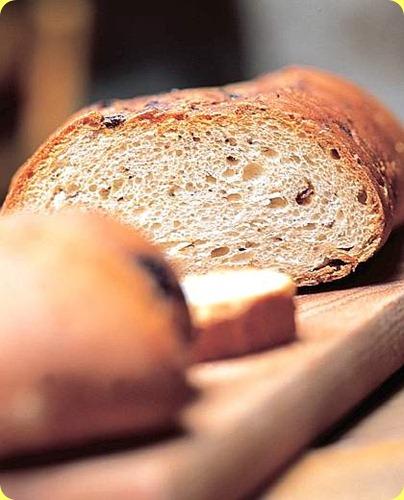 Buccellato con crema inglese e fragoline di bosco