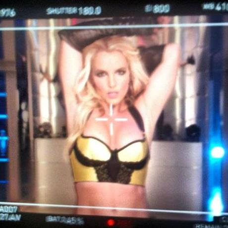 themusik britney spears work bitch singolo nuovo sexy bikini Britney Spears pubblica la foto del suo nuovo sexy video Work Bitch