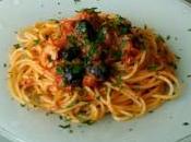 Spaghetti tonno, basilico olive nere