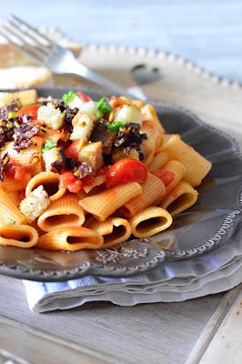 PASTA con CROCCANTE di PANE e FRUTTA SECCA