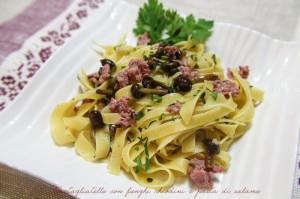 TAGLIATELLE CON FUNGHI CHIODINI E PASTA DI SALAME