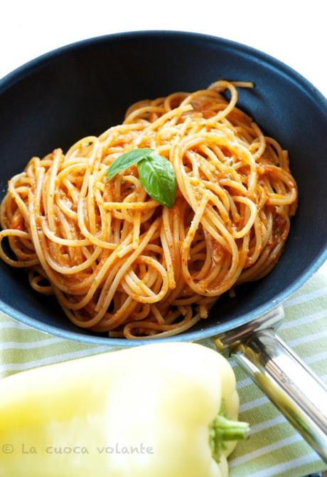 Spaghetti con crema di Peperoni e Basilico
