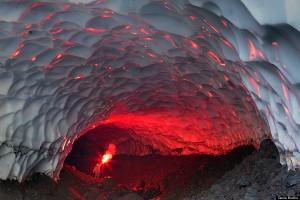 Russia: scoperta Cattedrale di ghiaccio sotto un vulcano Mutnovsky