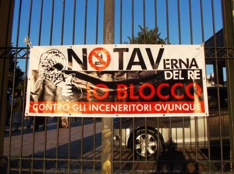 Il simbolo della lotta alla costruzione dell'inceneritore di Giugliano richiama esplicitamente l'azione No Tav (vivonapoli.it)