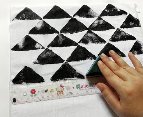 Stampa geometrica su tessuto fatta a mano: il tutorial